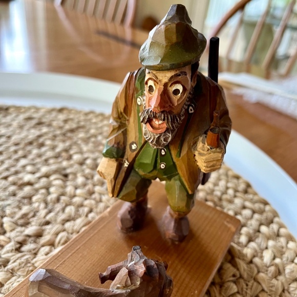 Vintage Germany painted wood carving Hunter w dachshund 🌭 Weiner dog w weiner - Picture 4 of 17